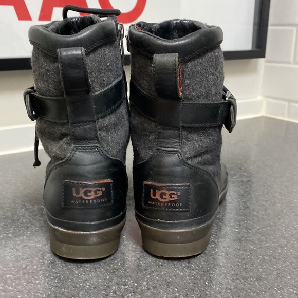 UGG WATERPROOF Fall / Winter Boot - Picture 3 of 12